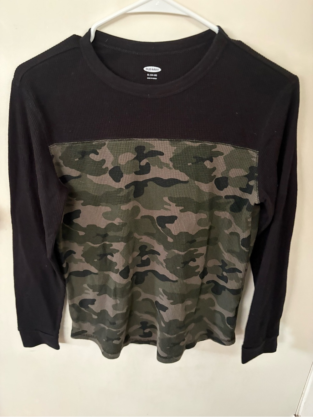 5/$25 Old Navy kids long sleeve camo/black thermal crew neck X-Large 14-16